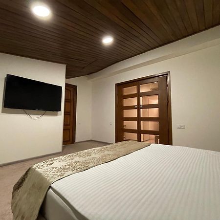Delin Hotel And Tours 예레반 외부 사진