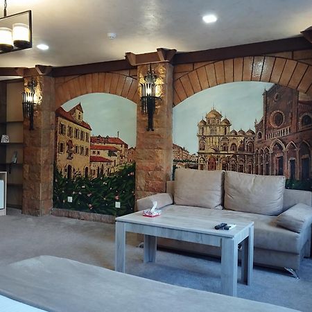 Delin Hotel And Tours 예레반 외부 사진