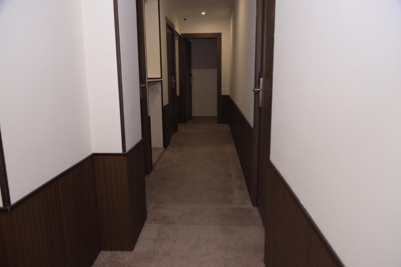 Delin Hotel And Tours 예레반 외부 사진