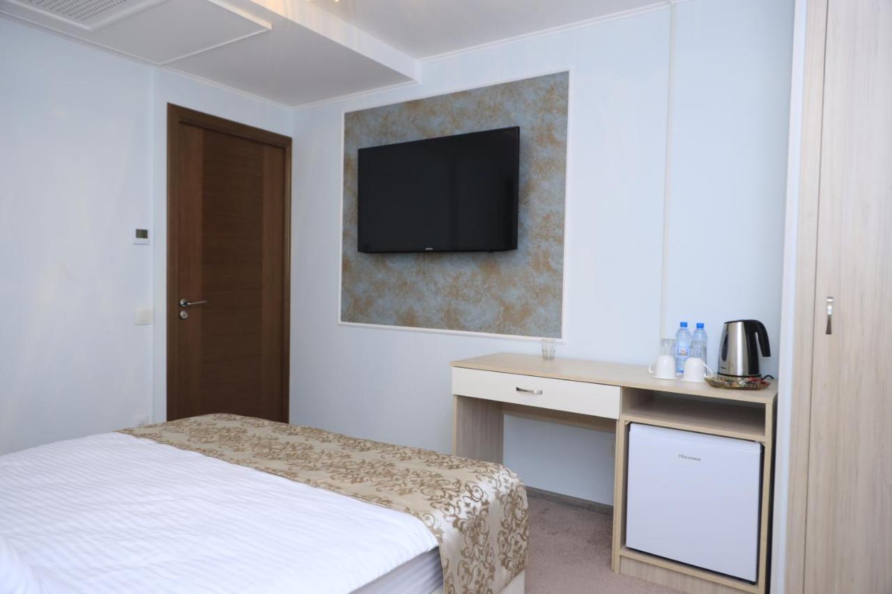Delin Hotel And Tours 예레반 외부 사진