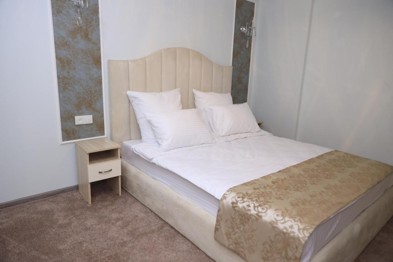 Delin Hotel And Tours 예레반 외부 사진