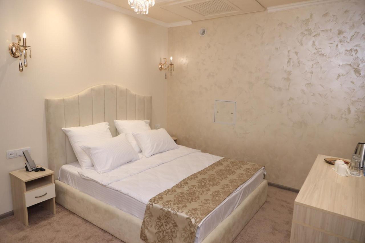 Delin Hotel And Tours 예레반 외부 사진