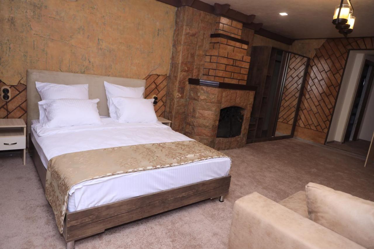 Delin Hotel And Tours 예레반 외부 사진