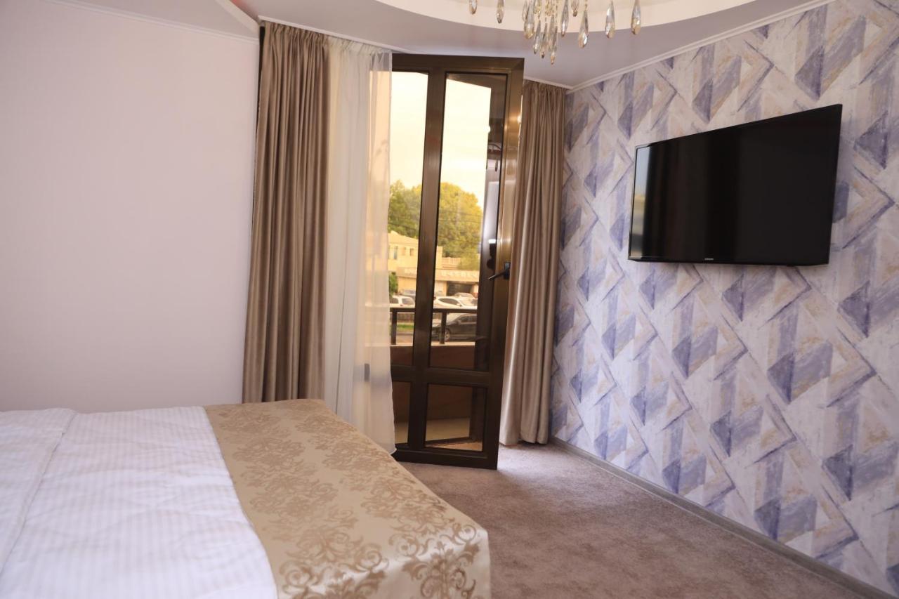 Delin Hotel And Tours 예레반 외부 사진