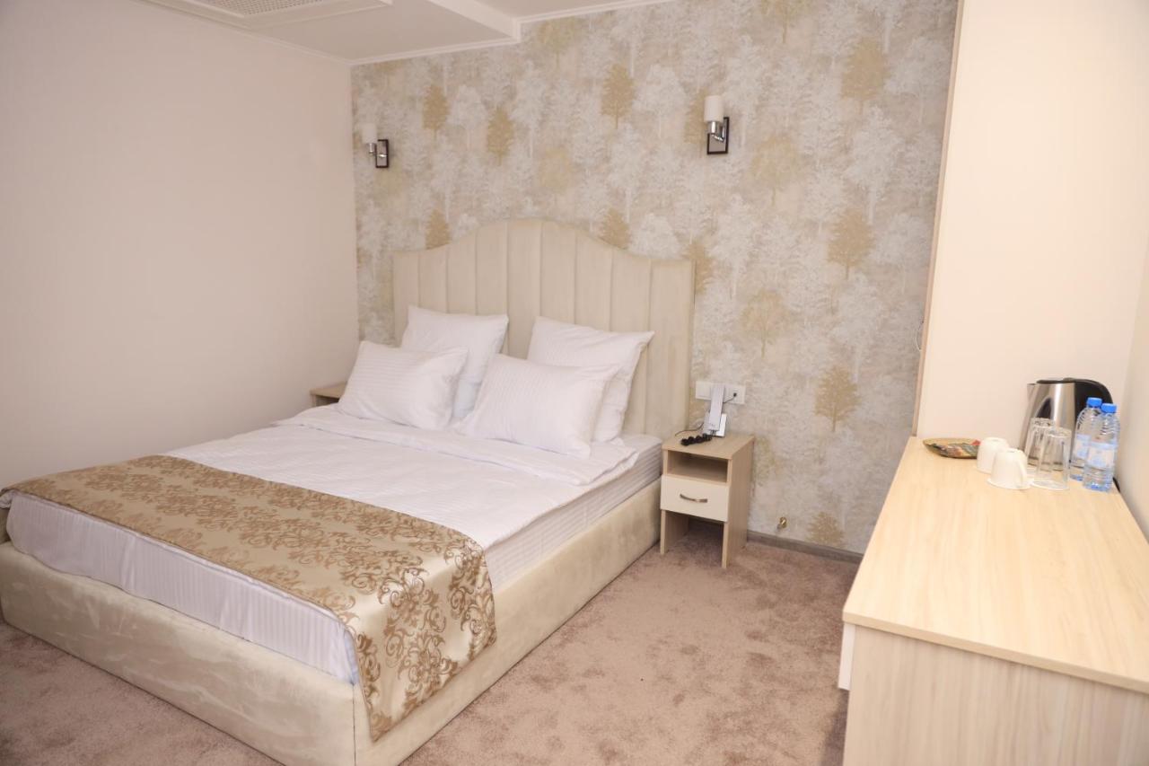 Delin Hotel And Tours 예레반 외부 사진