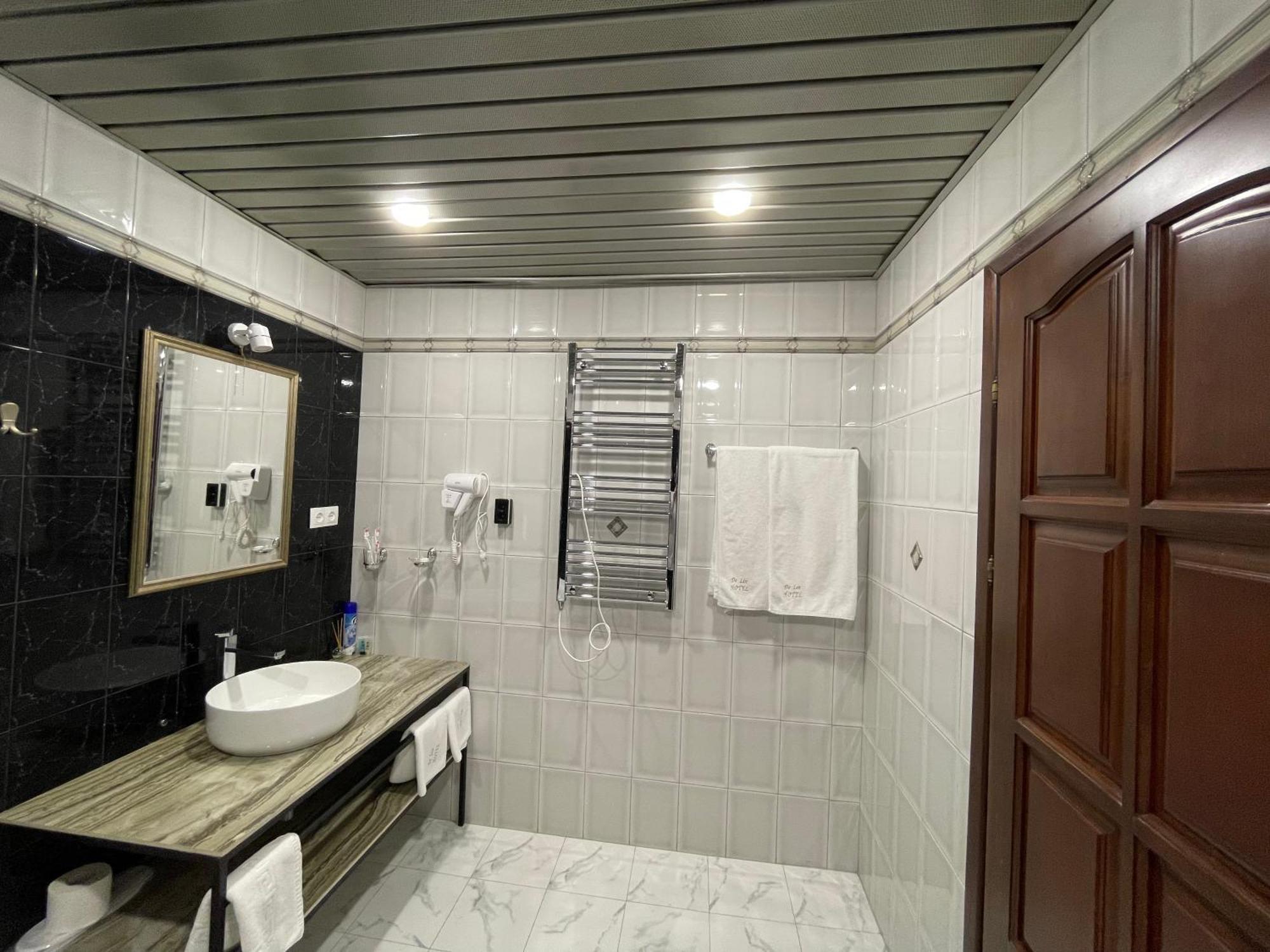 Delin Hotel And Tours 예레반 외부 사진