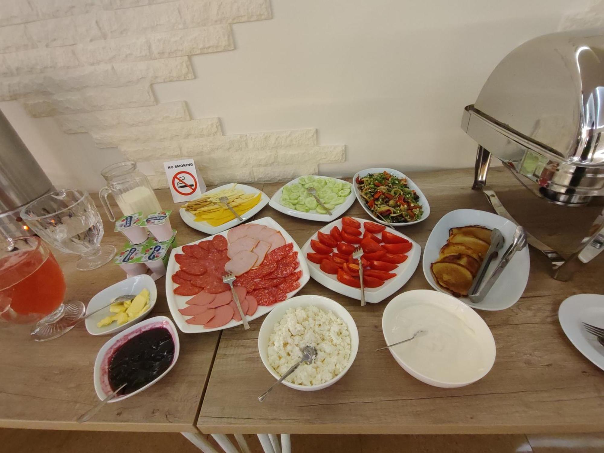 Delin Hotel And Tours 예레반 외부 사진