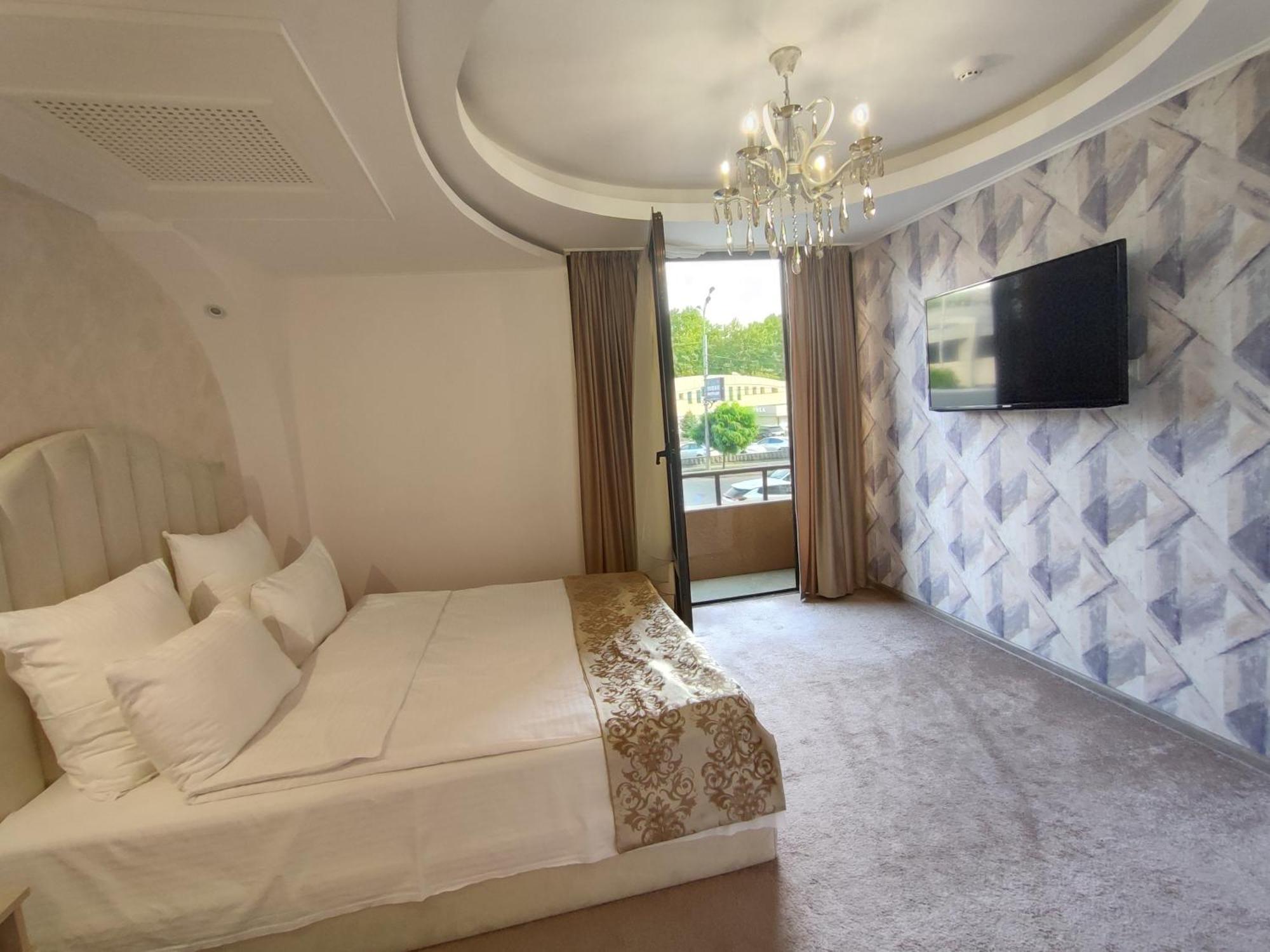 Delin Hotel And Tours 예레반 외부 사진