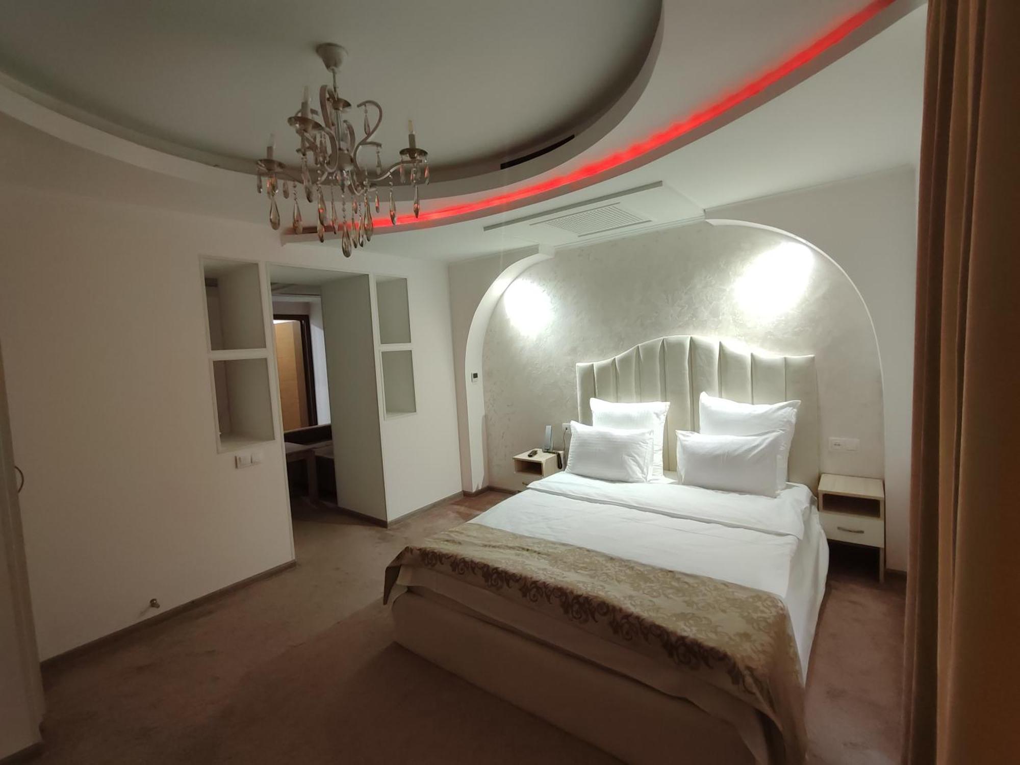 Delin Hotel And Tours 예레반 외부 사진