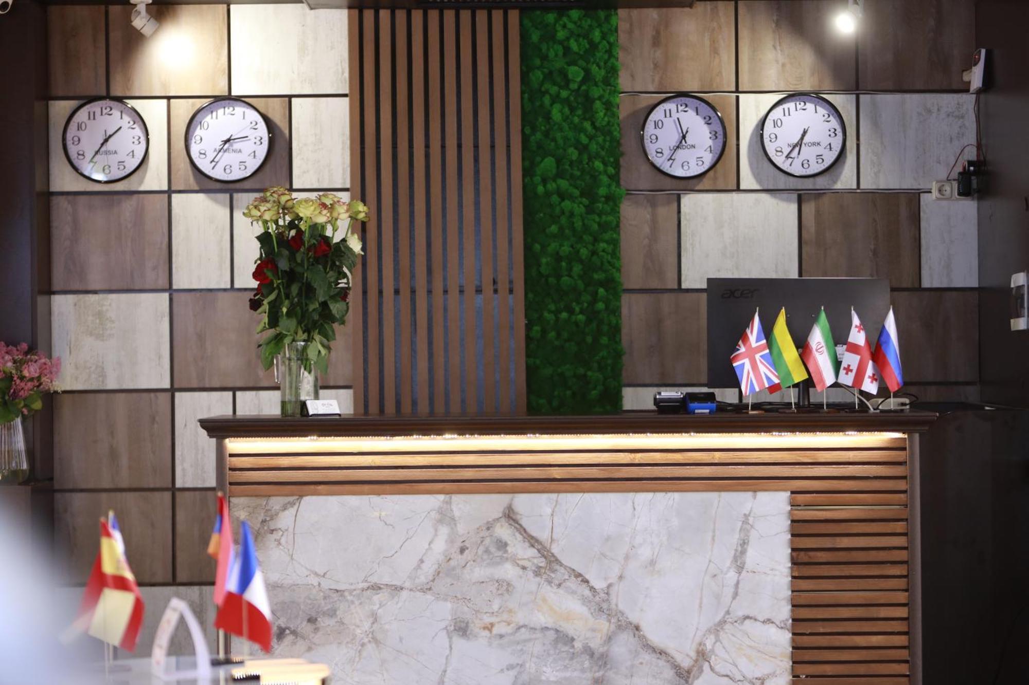 Delin Hotel And Tours 예레반 외부 사진