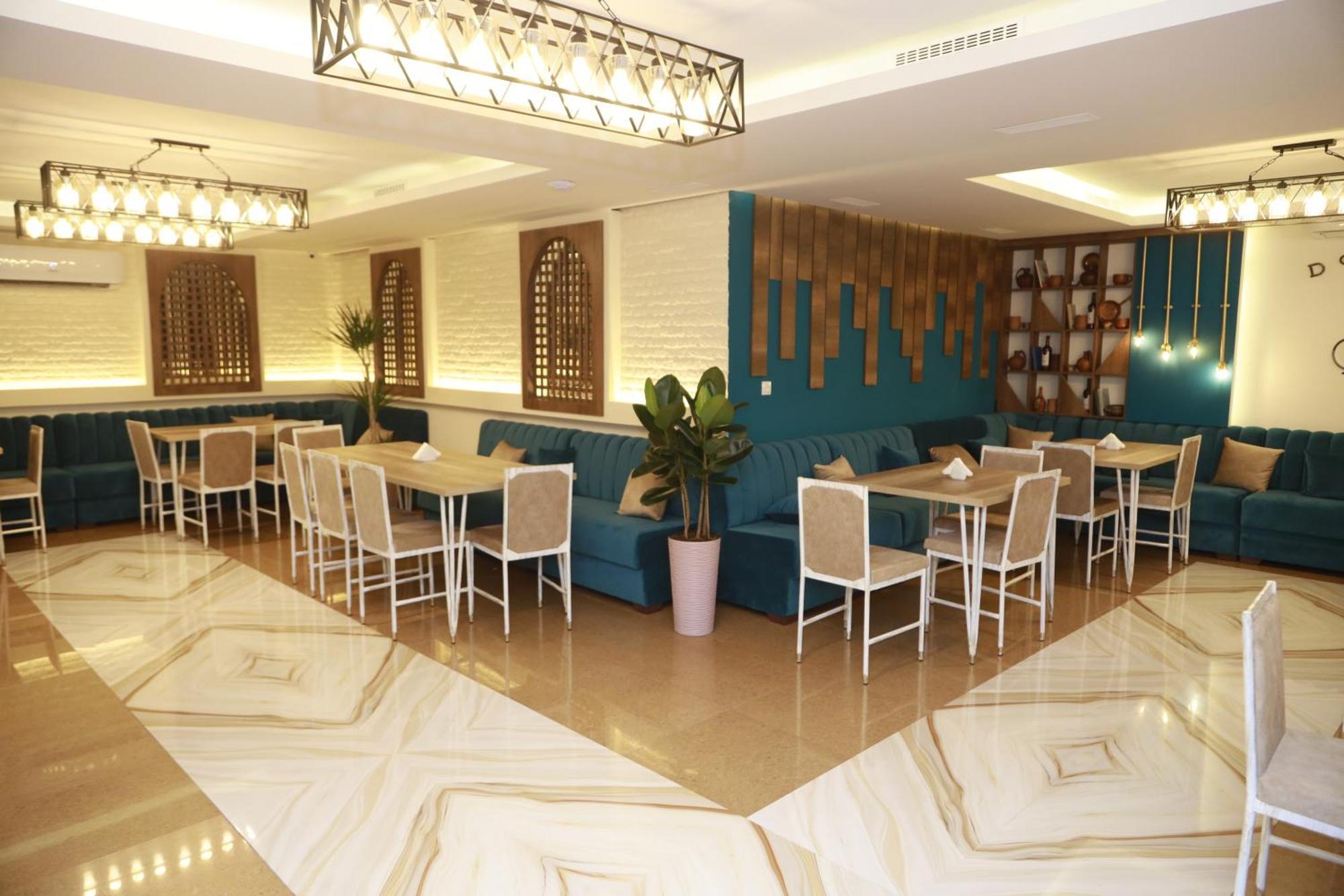 Delin Hotel And Tours 예레반 외부 사진
