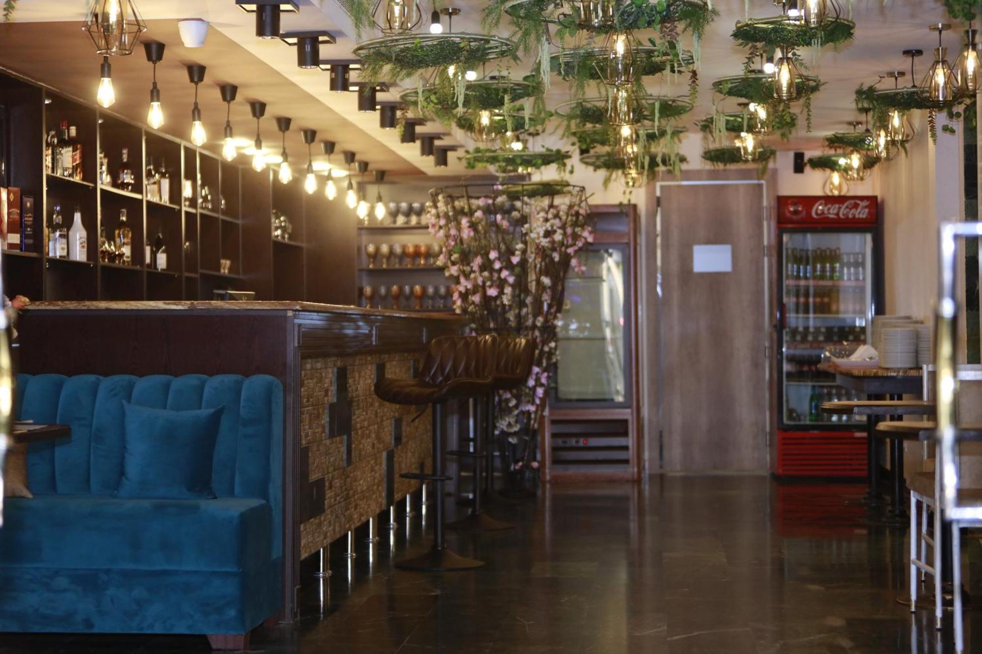 Delin Hotel And Tours 예레반 외부 사진