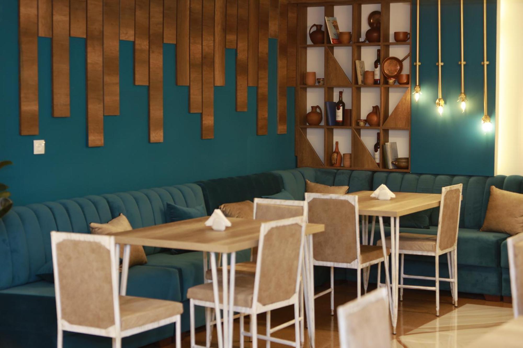 Delin Hotel And Tours 예레반 외부 사진