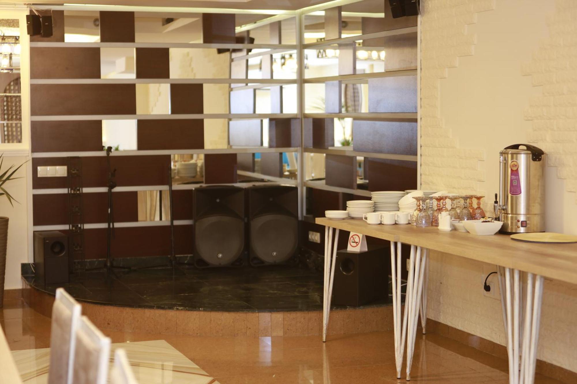Delin Hotel And Tours 예레반 외부 사진