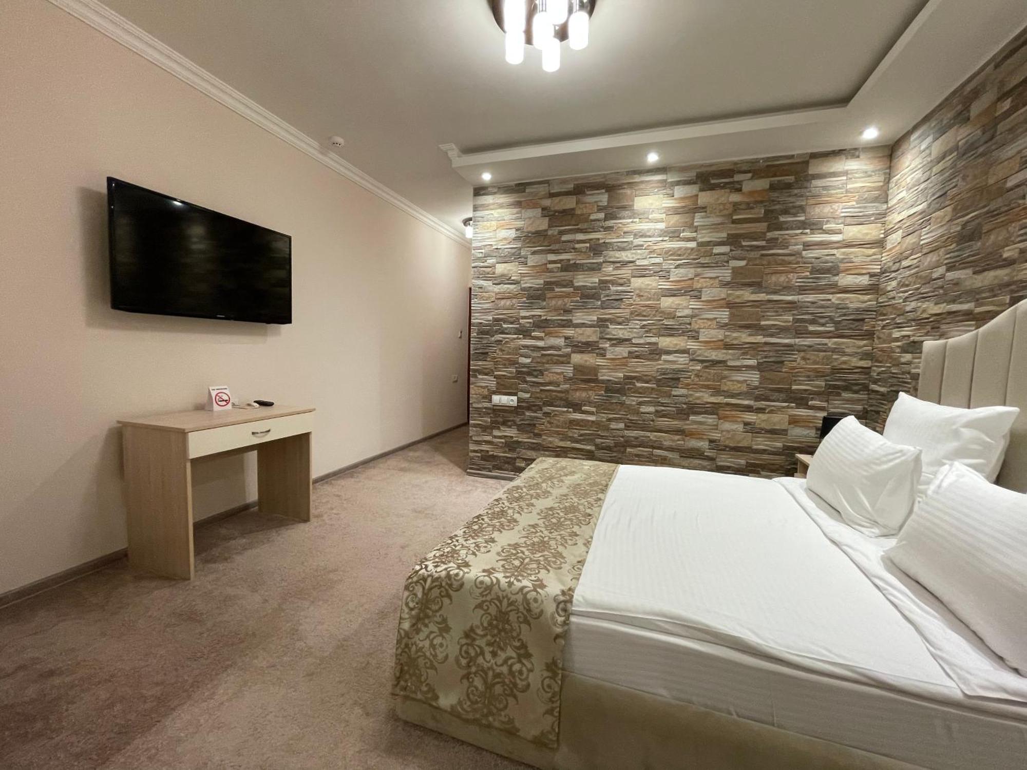 Delin Hotel And Tours 예레반 외부 사진