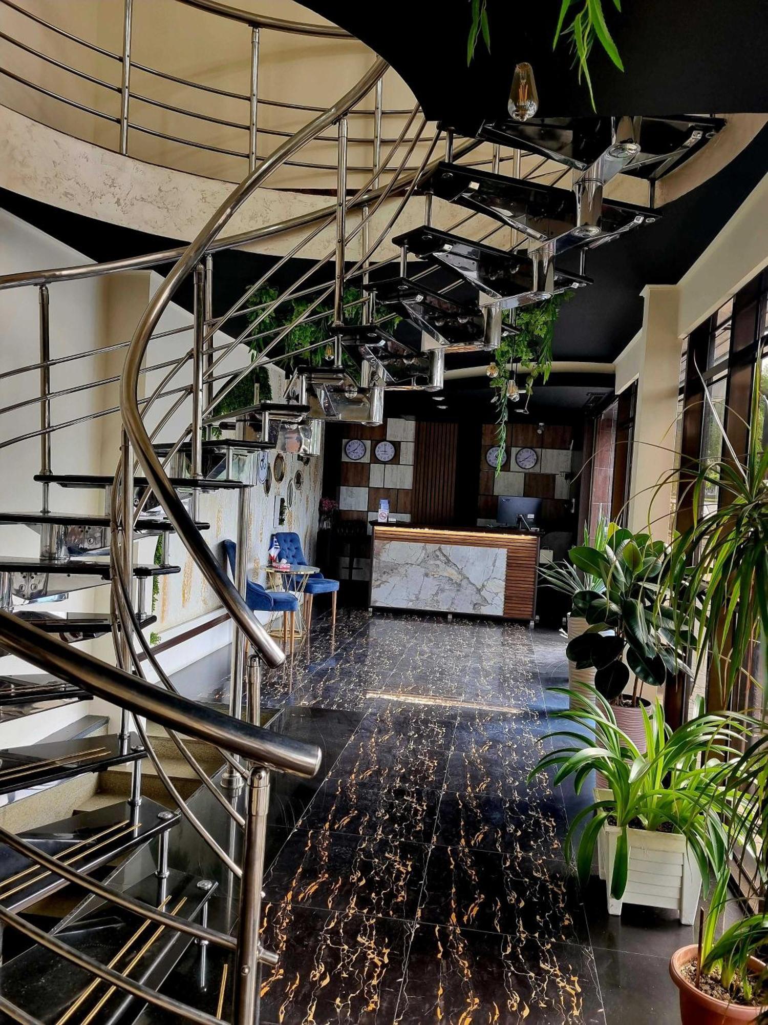 Delin Hotel And Tours 예레반 외부 사진