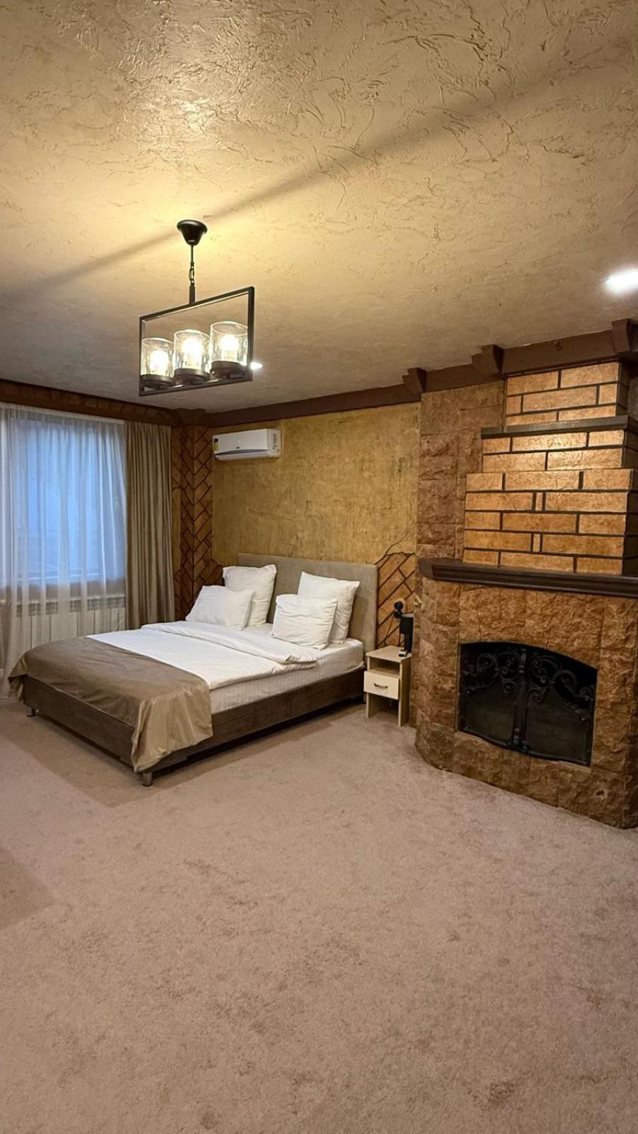 Delin Hotel And Tours 예레반 외부 사진